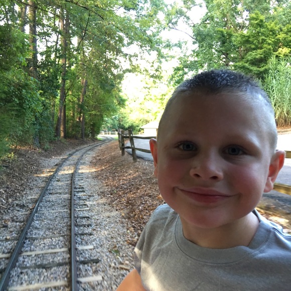 Meet your Posher, Lindsey - Picture 3 of 9